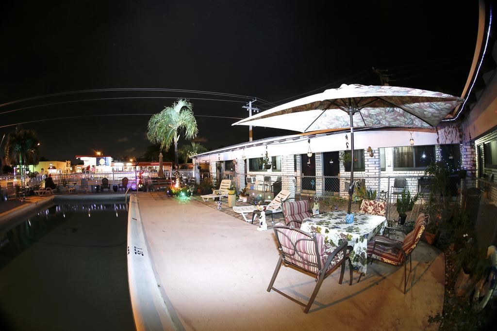 Adobe Hacienda Motel Hollywood Extérieur photo